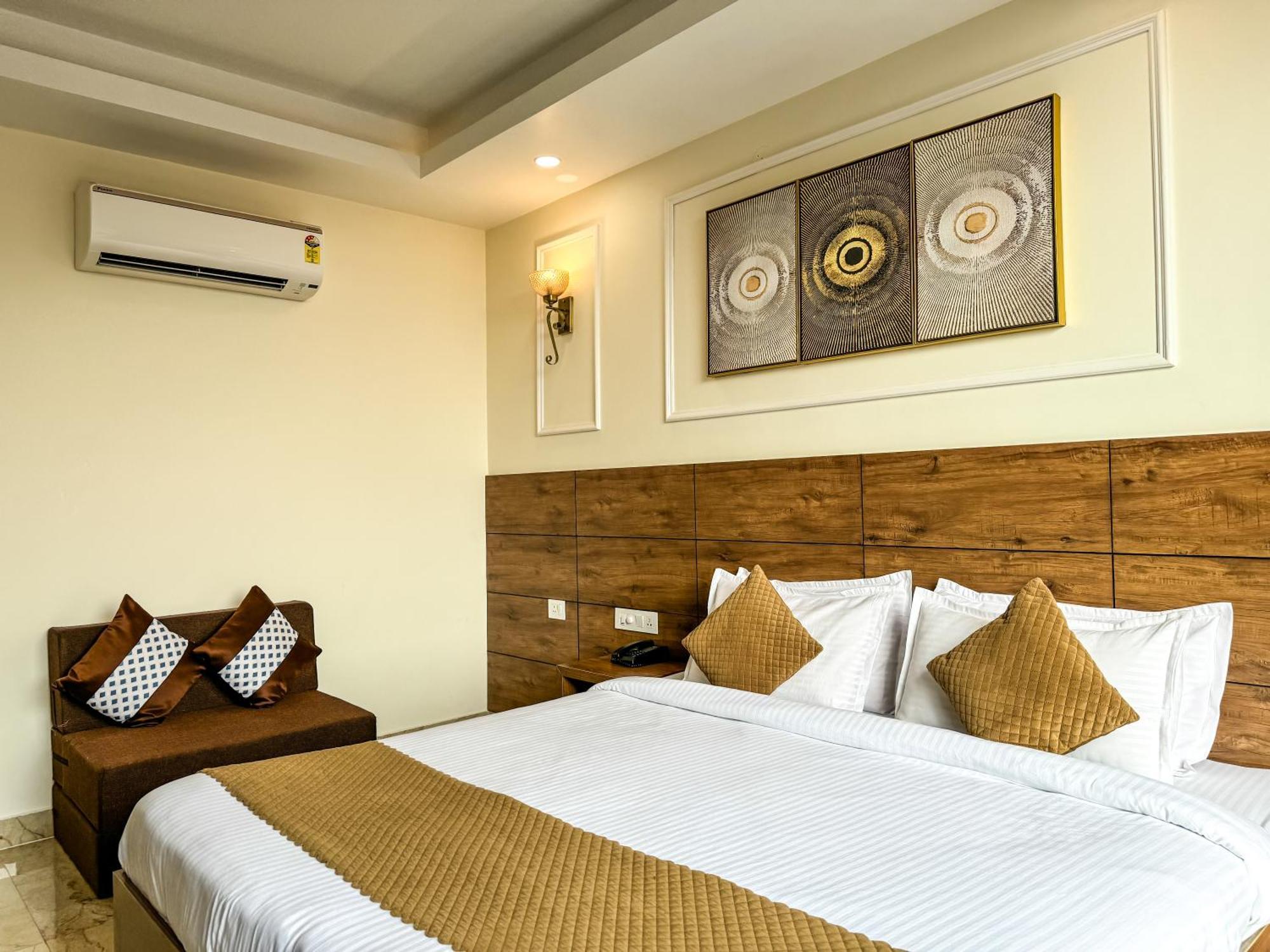 Hotel Nirvana Bliss, Behind Parmarth Niketan Rishīkesh Exterior foto