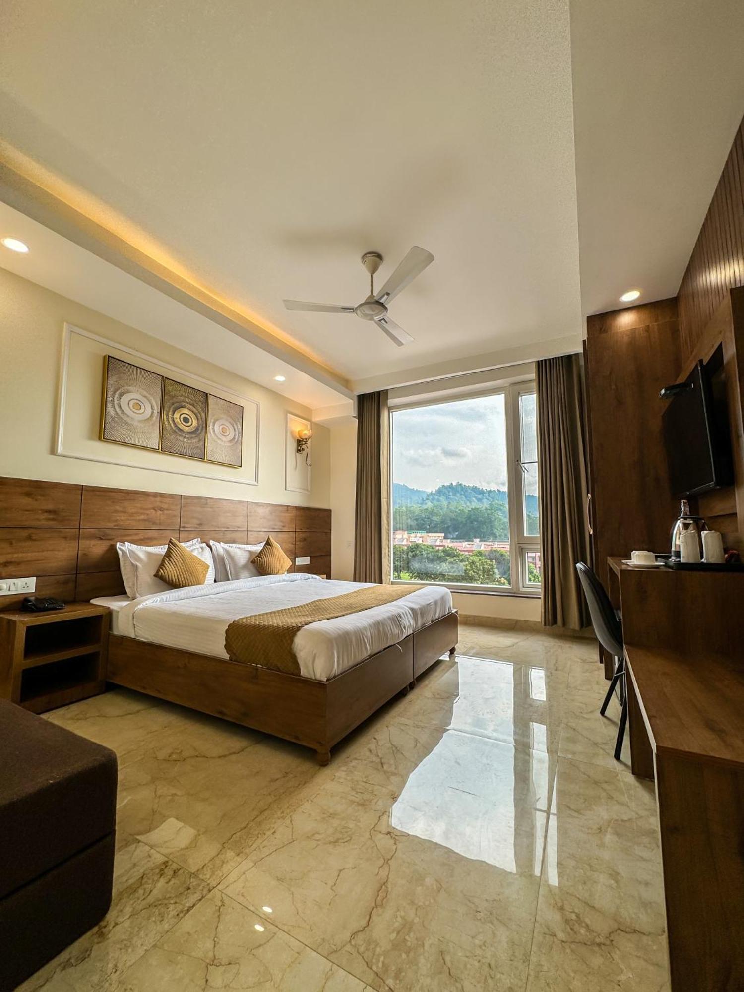 Hotel Nirvana Bliss, Behind Parmarth Niketan Rishīkesh Exterior foto