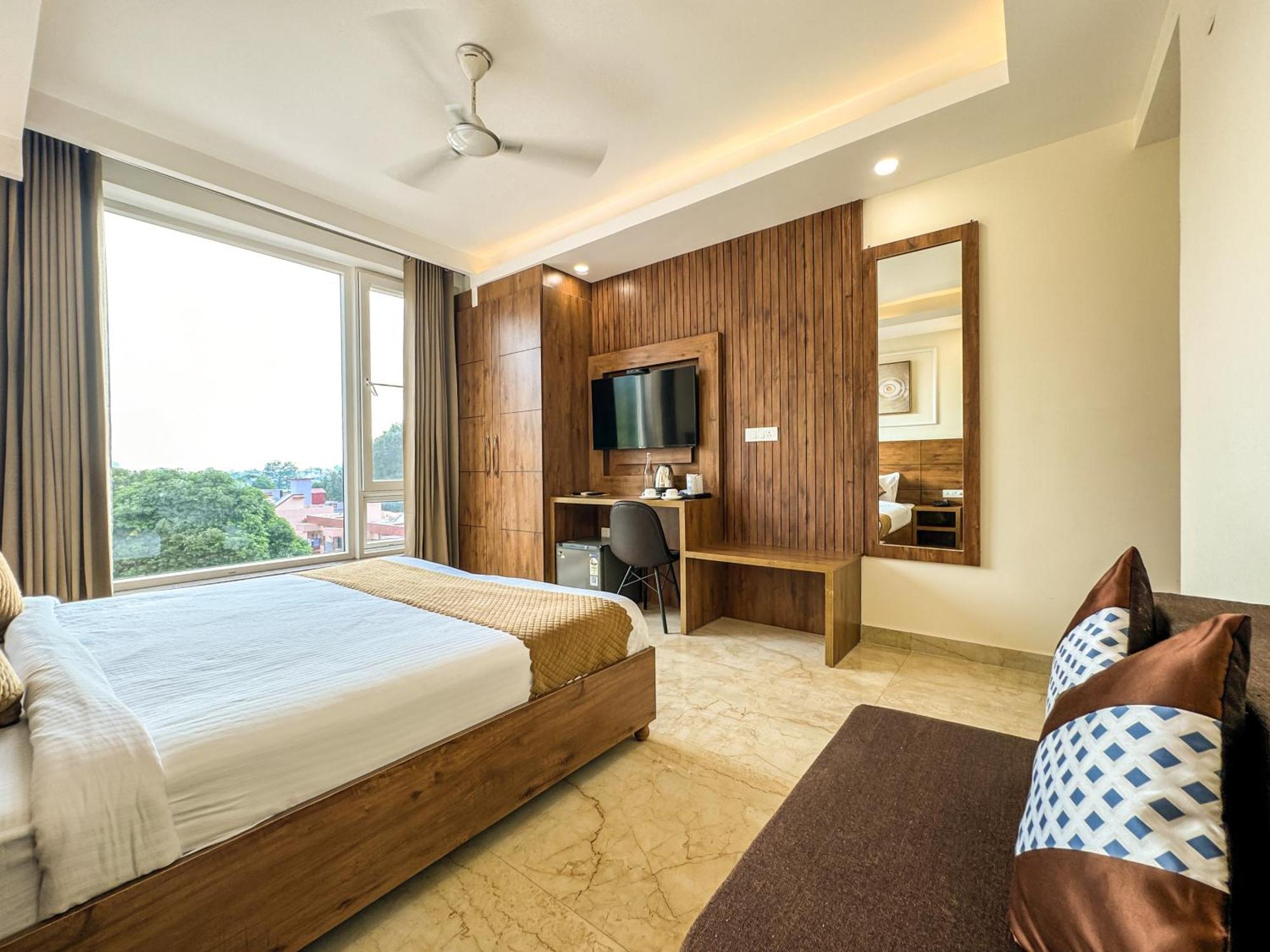 Hotel Nirvana Bliss, Behind Parmarth Niketan Rishīkesh Exterior foto