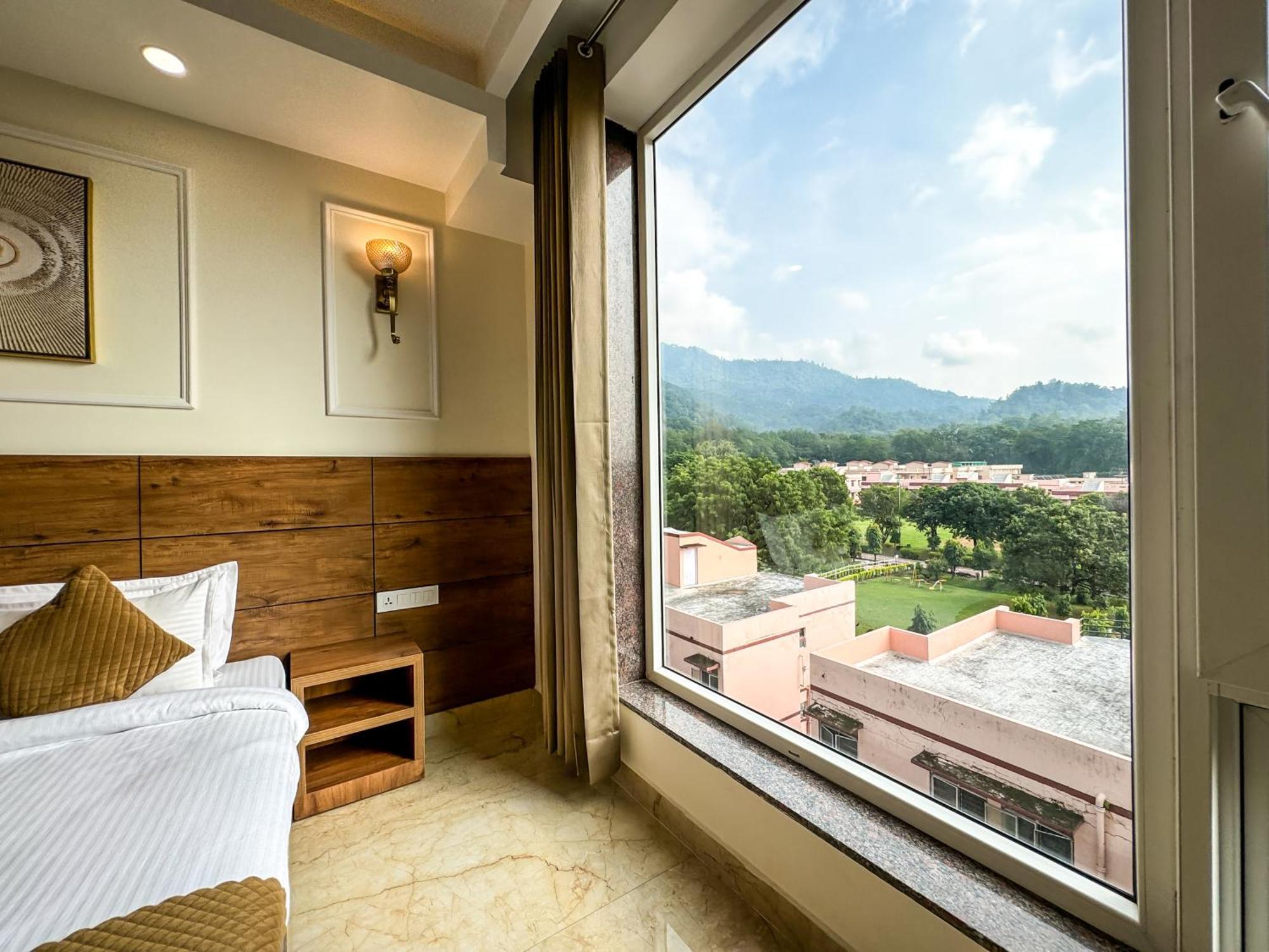 Hotel Nirvana Bliss, Behind Parmarth Niketan Rishīkesh Exterior foto